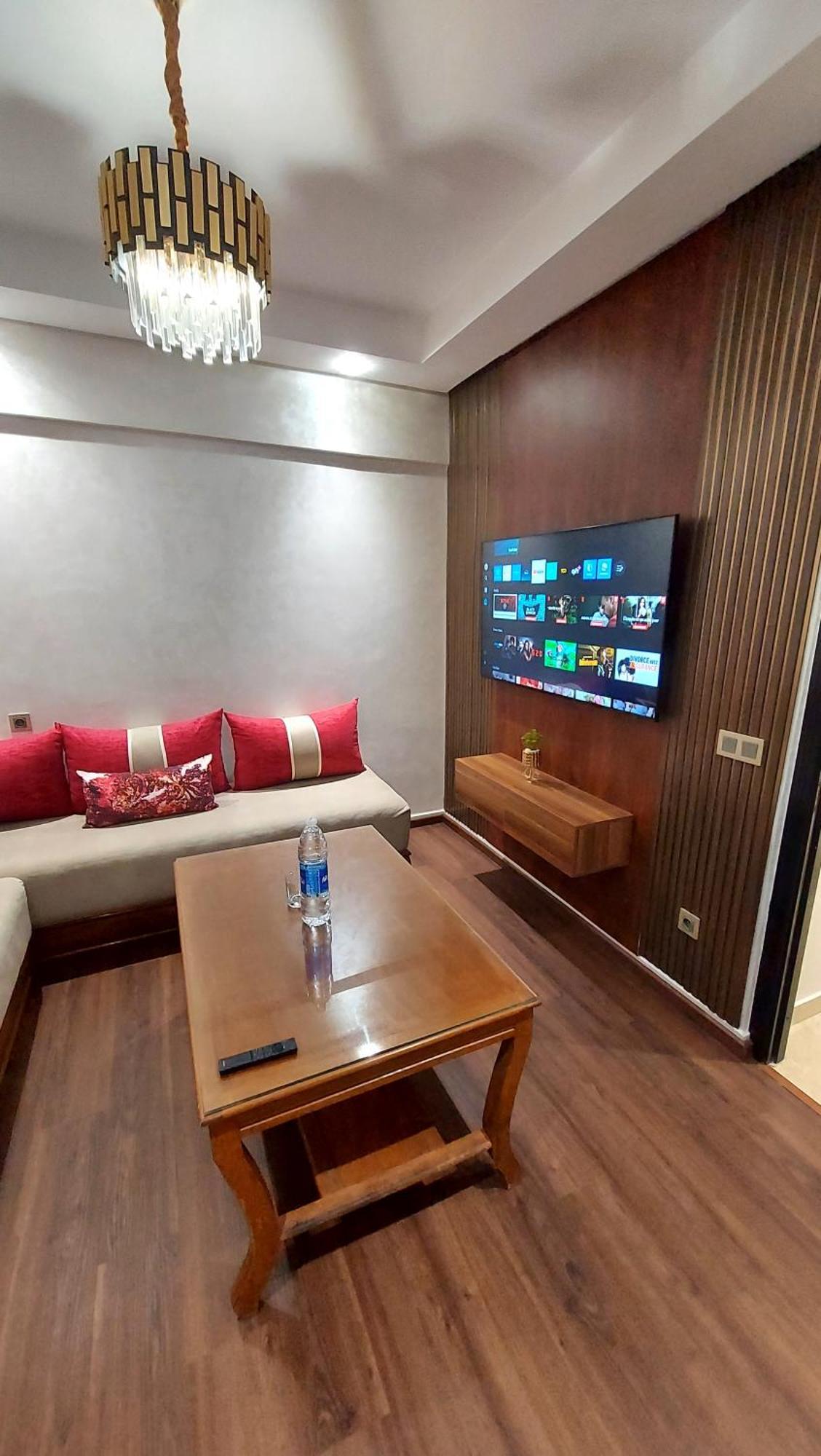 luxury apartment of 80m2 , 1minute from hassan2 mosquè from family , pour famille , INTERDIT COUPLES ARAABIC NON MARIÉ, FORBIDDEN UNMARRIED ARAABIC COUPLES Casa Blanca Exterior foto