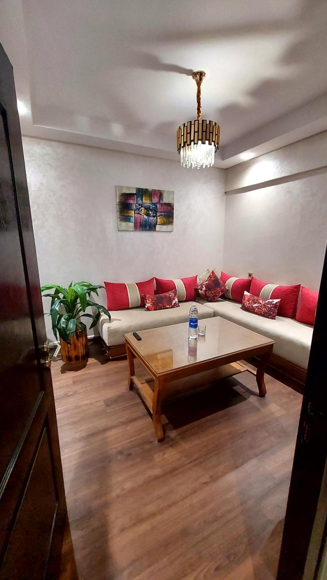 luxury apartment of 80m2 , 1minute from hassan2 mosquè from family , pour famille , INTERDIT COUPLES ARAABIC NON MARIÉ, FORBIDDEN UNMARRIED ARAABIC COUPLES Casa Blanca Exterior foto