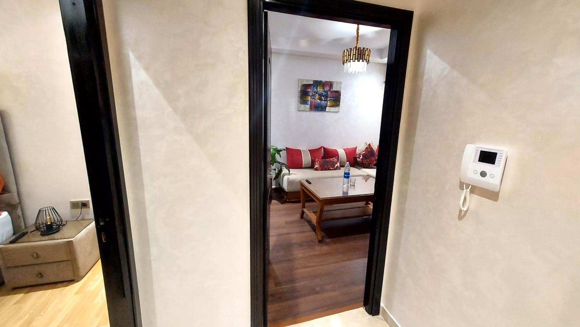 luxury apartment of 80m2 , 1minute from hassan2 mosquè from family , pour famille , INTERDIT COUPLES ARAABIC NON MARIÉ, FORBIDDEN UNMARRIED ARAABIC COUPLES Casa Blanca Exterior foto